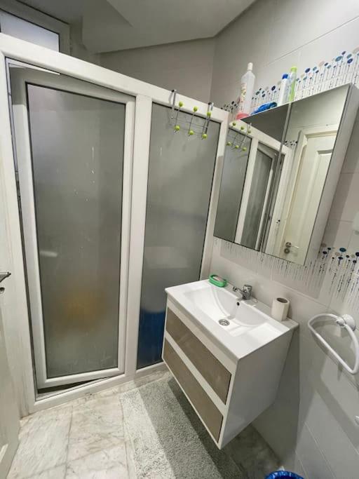Etage De Villa Avec Jardin, Pres De L'Aireport Et Parking Prive Арьяна Экстерьер фото